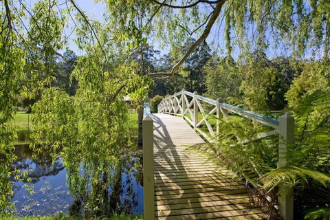 PLUM TREE STUDIO - Couples Lakeside Spa Retreat - Tourism Hervey Bay 2