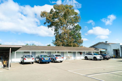 Plumpton Hotel - Hervey Bay Accommodation 1