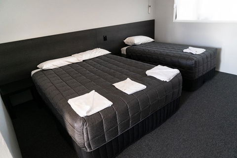 Plumpton Hotel - Hervey Bay Accommodation 2