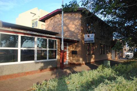 Port Adelaide Backpackers - Tourism Hervey Bay 0