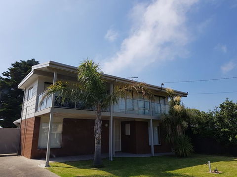 Portarlington Beach Shack 50 Metres To The Water - Hervey Bay Accommodation 1