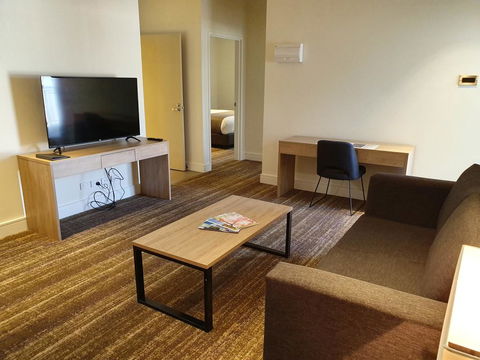 Porter's Plainland Hotel - Hervey Bay Accommodation 1