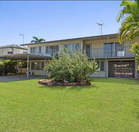 Private Abode and Handy location with a pool - Hervey Bay Accommodation