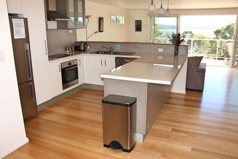 Quarterdeck Apartment - Hervey Bay Accommodation 3