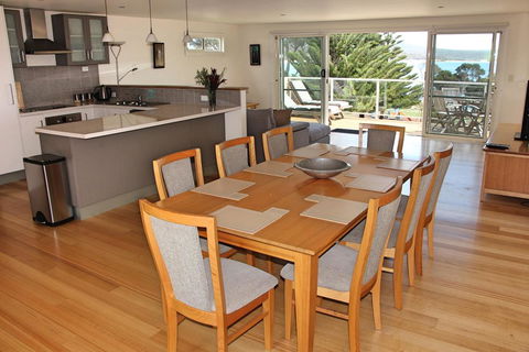 Quarterdeck Apartment - Hervey Bay Accommodation 2
