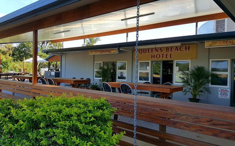 Queens Beach Hotel - Hervey Bay Accommodation 0