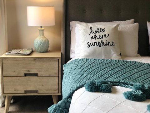 Quiet River Front Escape Walk To Ocean Street & Shops - Hervey Bay Accommodation 1