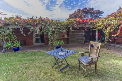 Quilters Studio - Tourism Hervey Bay 0