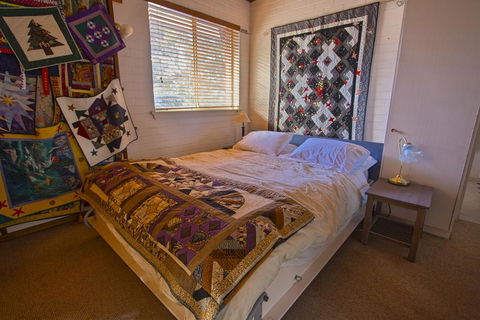 Quilters Studio - Tourism Hervey Bay 2