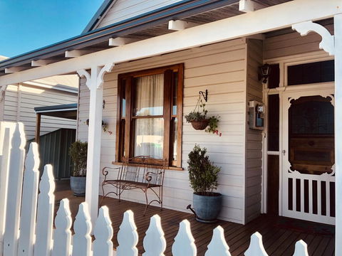 Railway Cottage - Hervey Bay Accommodation 1