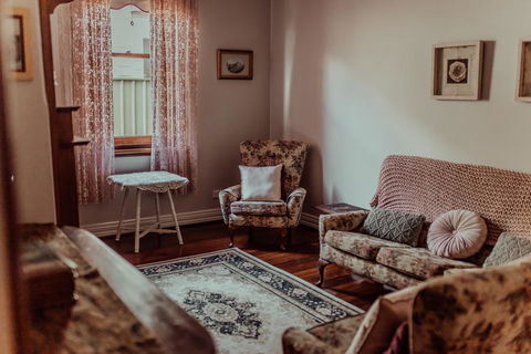 Railway Cottage - Hervey Bay Accommodation 2