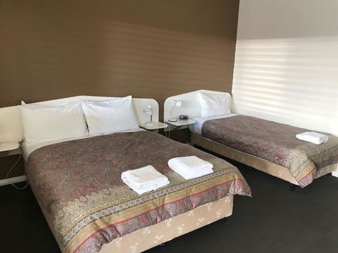 RAILWAY HOTEL MOTEL - Hervey Bay Accommodation 2