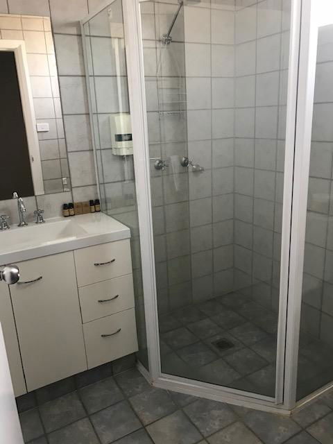 RAILWAY HOTEL MOTEL - Hervey Bay Accommodation 1