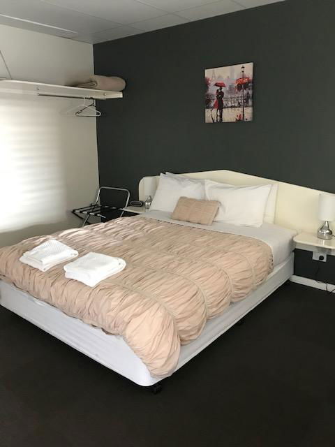 RAILWAY HOTEL MOTEL - Hervey Bay Accommodation 3