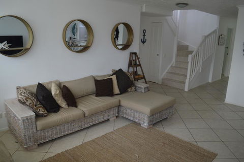 RAINBOW BAY 3 Bed Ocean Views & SPA On Roof Terrace - Hervey Bay Accommodation 3