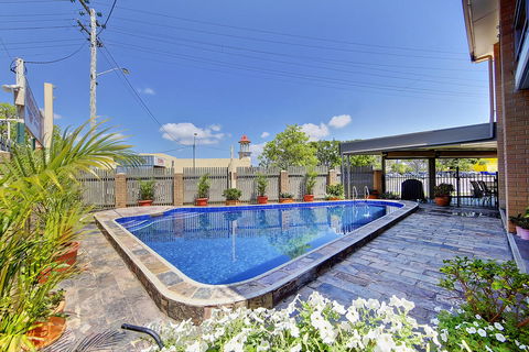 Raintree Motel - Hervey Bay Accommodation 1