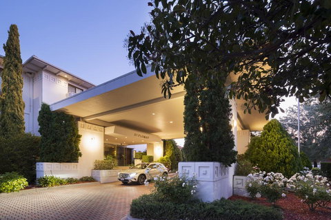 Ramada Diplomat Canberra - Tourism Hervey Bay 0