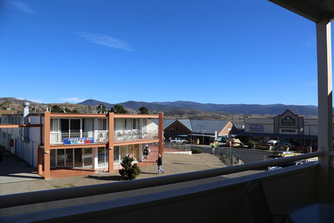 Razorback 8 - Tourism Hervey Bay 0