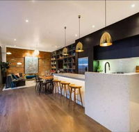 Readyset Glashouse Melbourne - Hervey Bay Accommodation