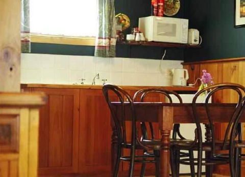 Red Brier Cottage Accommodation - Tourism Hervey Bay 2