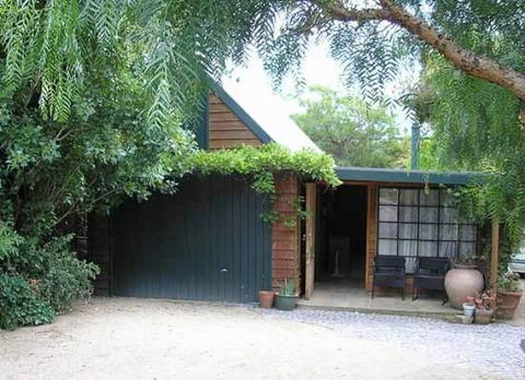Red Brier Cottage Accommodation - Tourism Hervey Bay 0
