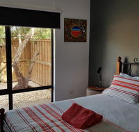 Red Ochre - Large 1BR with Private Courtyard - Hervey Bay Accommodation