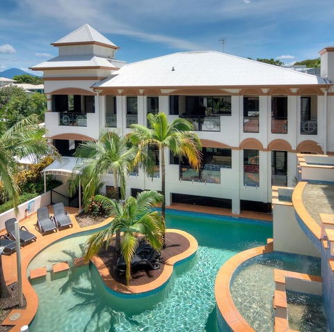 REGAL 32 APARTMENT - SPA BATH - Macrossan St - Hervey Bay Accommodation 0