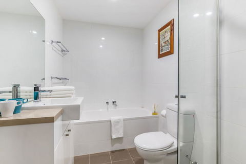 Relax In A Spacious & Modern Townhouse In Asquith - Hervey Bay Accommodation 1