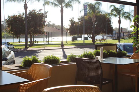 Renmark Hotel Motel - Hervey Bay Accommodation 3