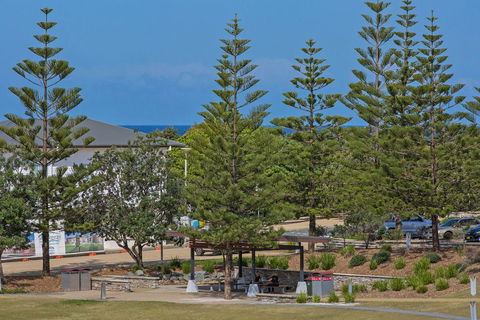 RESORT & SPA 2306/07 OCEAN GLIMPSES - Hervey Bay Accommodation 2