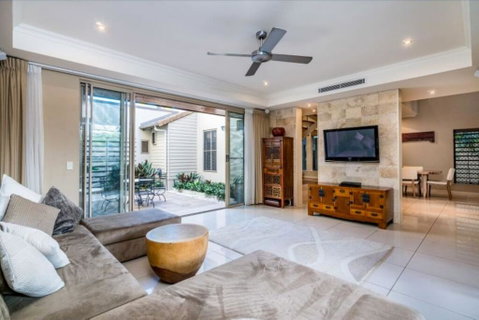 Resort Living With Private Pool Sleeps 8 - Hervey Bay Accommodation 0