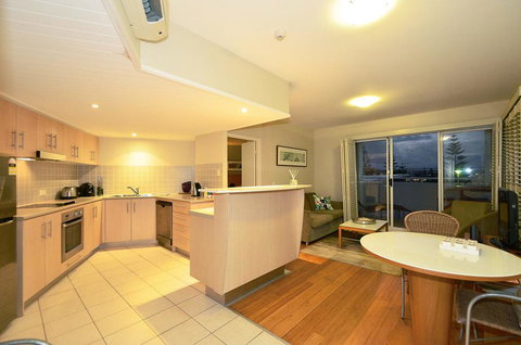 RESORT ON THE BEACH 2214/2215 - Tourism Hervey Bay 1
