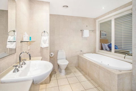 RESORT ON THE BEACH 4118/19 - Hervey Bay Accommodation 2