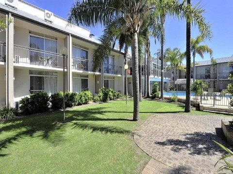 Resort Serviced Apartments - Mandurah - Hervey Bay Accommodation 1