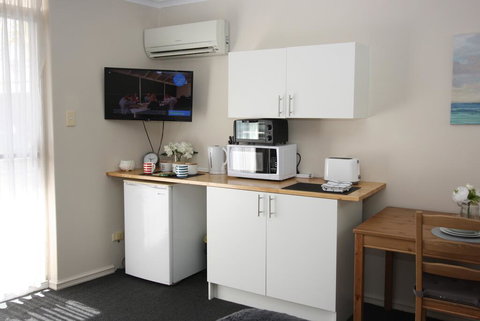 Resort Serviced Apartments - Mandurah - Hervey Bay Accommodation 3