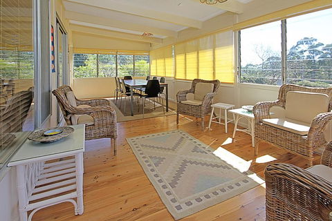 REST ASHORE At MOLLYMOOK - Hervey Bay Accommodation 1