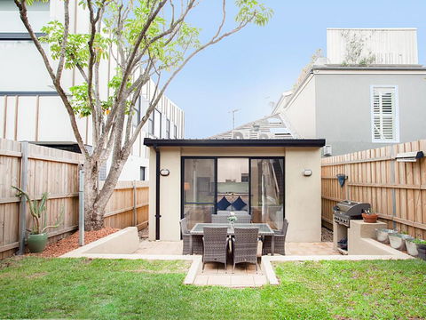 RIPPLES-hosted By:L'Abode Accommodation - Tourism Hervey Bay 0