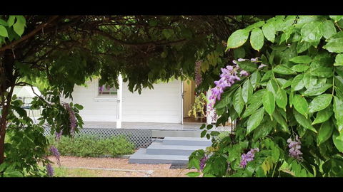 River Cottage - Hervey Bay Accommodation 0