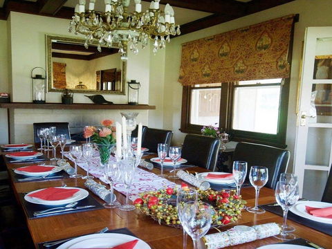 Robin Hill Manor - Rambling Retreat & Tennis Court - Hervey Bay Accommodation 3