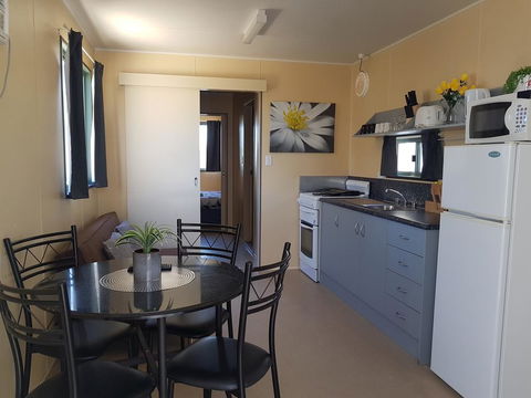 Rocks Retreat Cabin 3 - Lobster - Tourism Hervey Bay 0