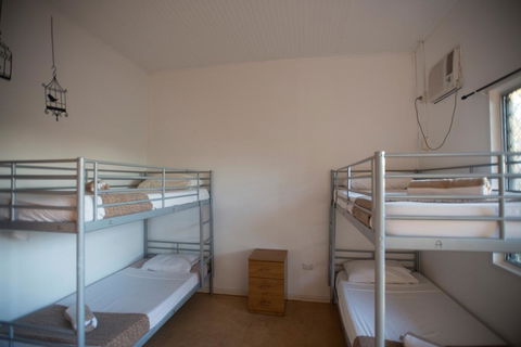 Roey Backpackers And Party Bar - Tourism Hervey Bay 2
