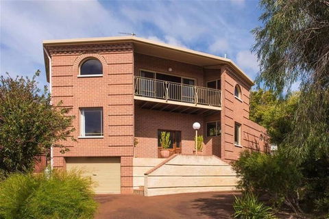 Romeo & Juliet - Hervey Bay Accommodation 0