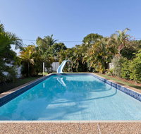 Ron's Beach House - Hervey Bay Accommodation