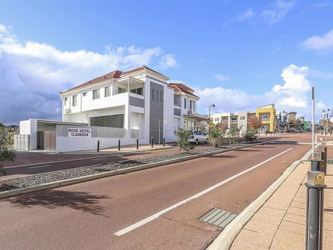 Rose Hotel Clarkson - Tourism Hervey Bay 2