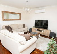Roselawn Entertainer Large  Luxurious Sleeps 12 - Hervey Bay Accommodation