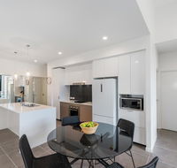 Round About Bulimba - Executive 3BR Bulimba apartment near Oxford St shops and restaurants - Hervey Bay Accommodation