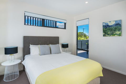 Round About Bulimba - Executive 3BR Bulimba Apartment Near Oxford St Shops And Restaurants - Hervey Bay Accommodation 1