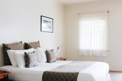 Royal Mail Hotel - Hervey Bay Accommodation 2