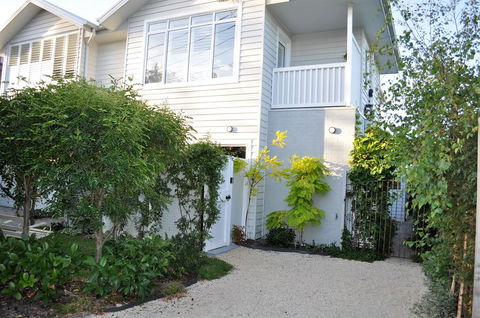 Sailaway Beach House - Hervey Bay Accommodation 1