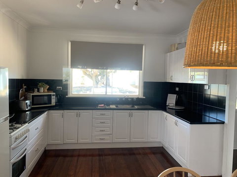 Salty Cottage Northam - Hervey Bay Accommodation 2